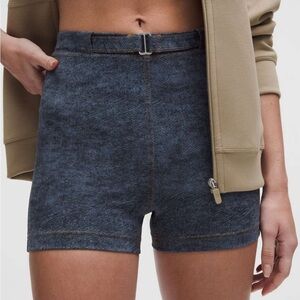 Lululemon Everlux Denim Print Short 3 inch Dreams Stone Twill Club Blue Sz 4 NEW